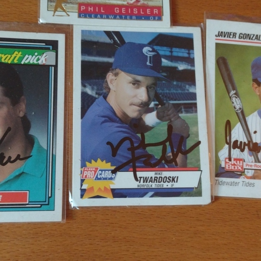 Autographed Rookie BB CARDS - Picture 3 of 5